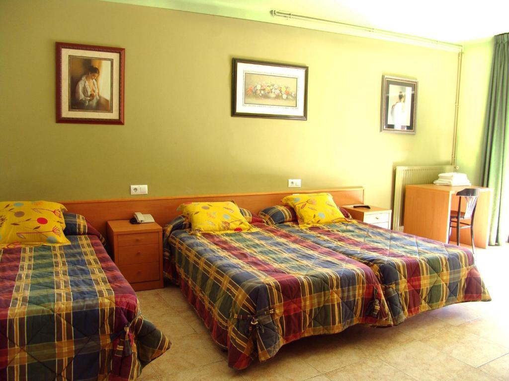 Hotel Pinxo Санта-Колома-де-Фарн Номер фото